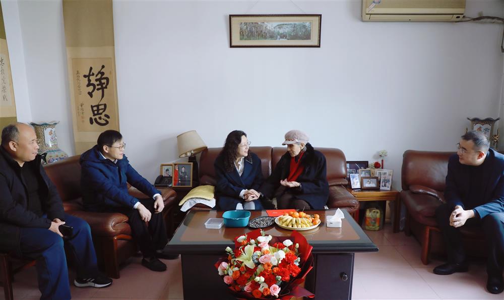 岁寒情深，新春送暖！ 济南产发集团党委书记、董事长黄蓓走访慰问离退休老干部
